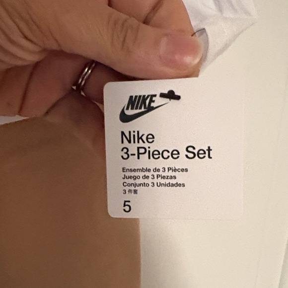 Nike Beige and White Fleece Vest Set boys size small (4-5years old) - Picture 3 of 9